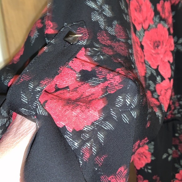 Torrid Hi-Lo Surplice top sz 3 - Picture 10 of 10